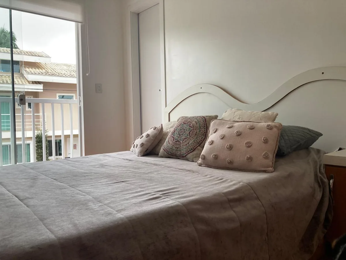 CASA EM CONDOMÍNIO FECHADO