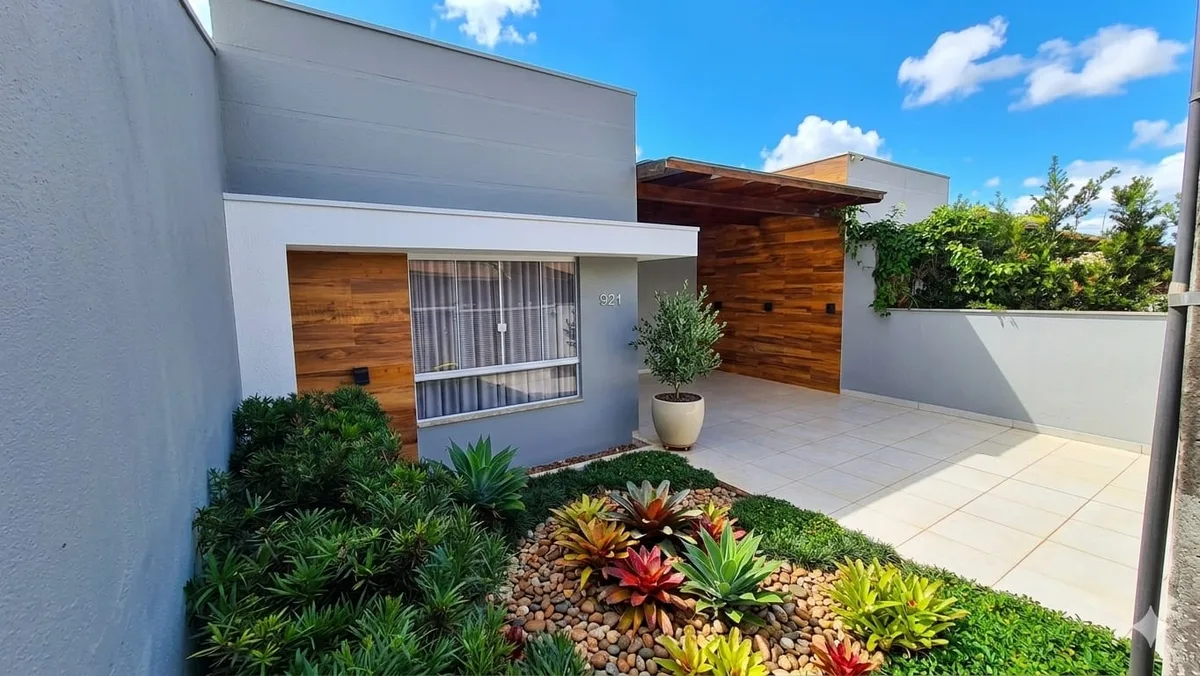 CASA 93m² I 2 quartos, c/ suíte.
