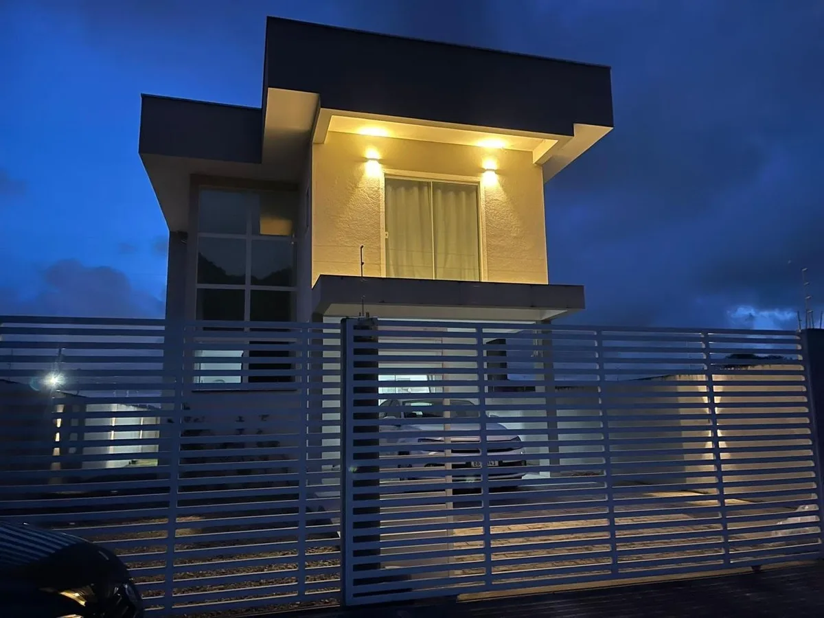Casa 3 dorm. em Bairro Itacolomi, Balneário Piçarras/SC · destaque | Família Broker