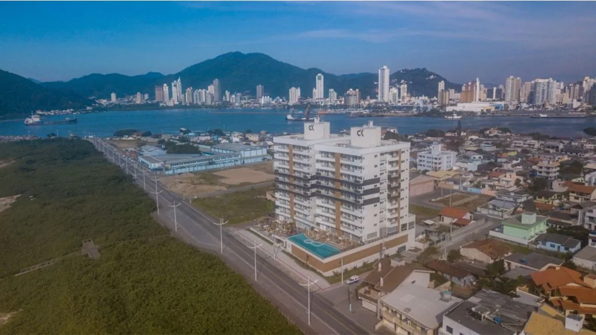 Apartamento 3 dorm. em Centro, Navegantes/SC · foto 2 | Família Broker