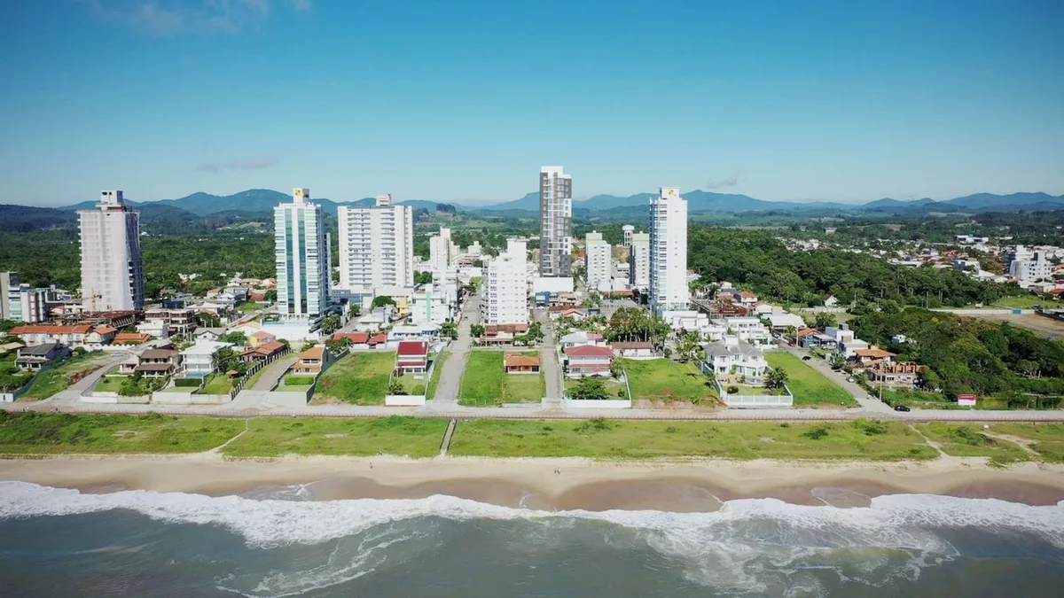 Apartamento 3 dorm. em Itacolomi, Balneário Piçarras/SC · destaque | Família Broker