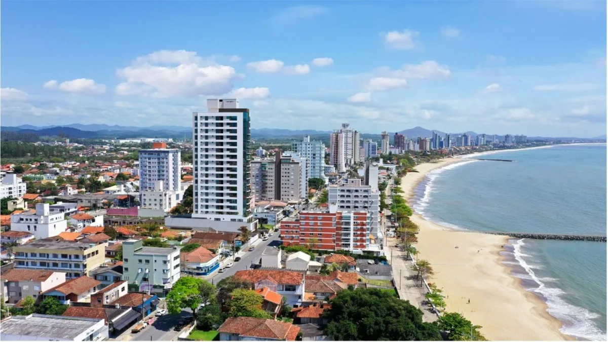 Apartamento 4 dorm. em Centro, Balneário Piçarras/SC · destaque | Família Broker