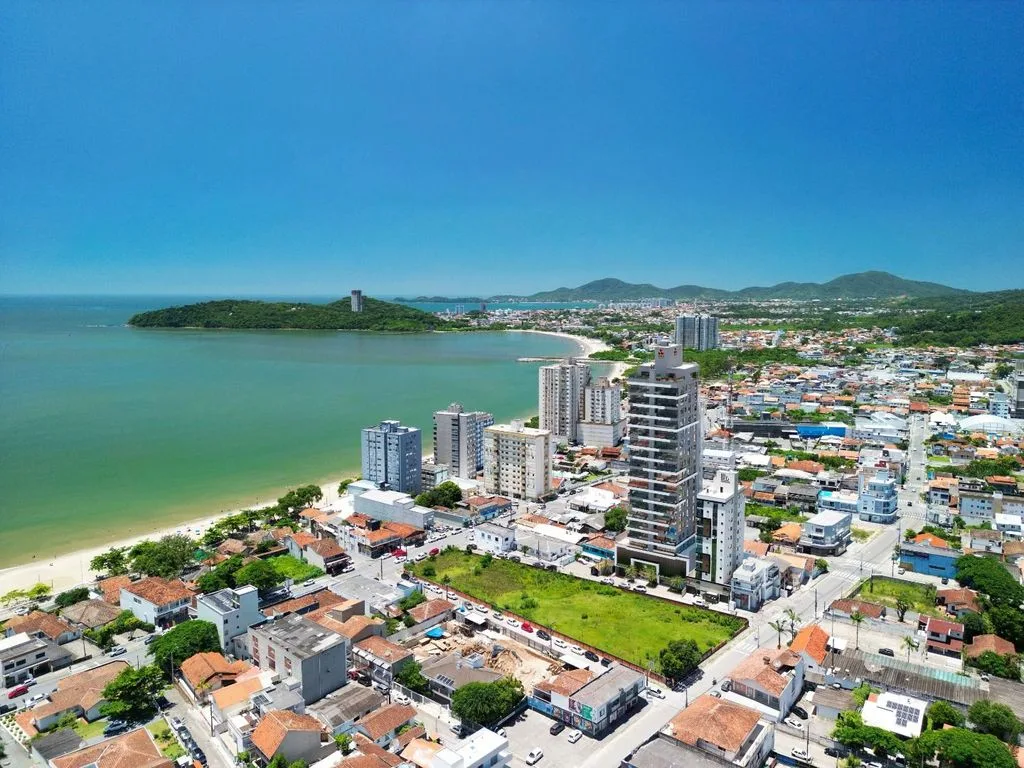 Apartamento 3 dorm. em Centro, Balneário Piçarras/SC · destaque | Família Broker