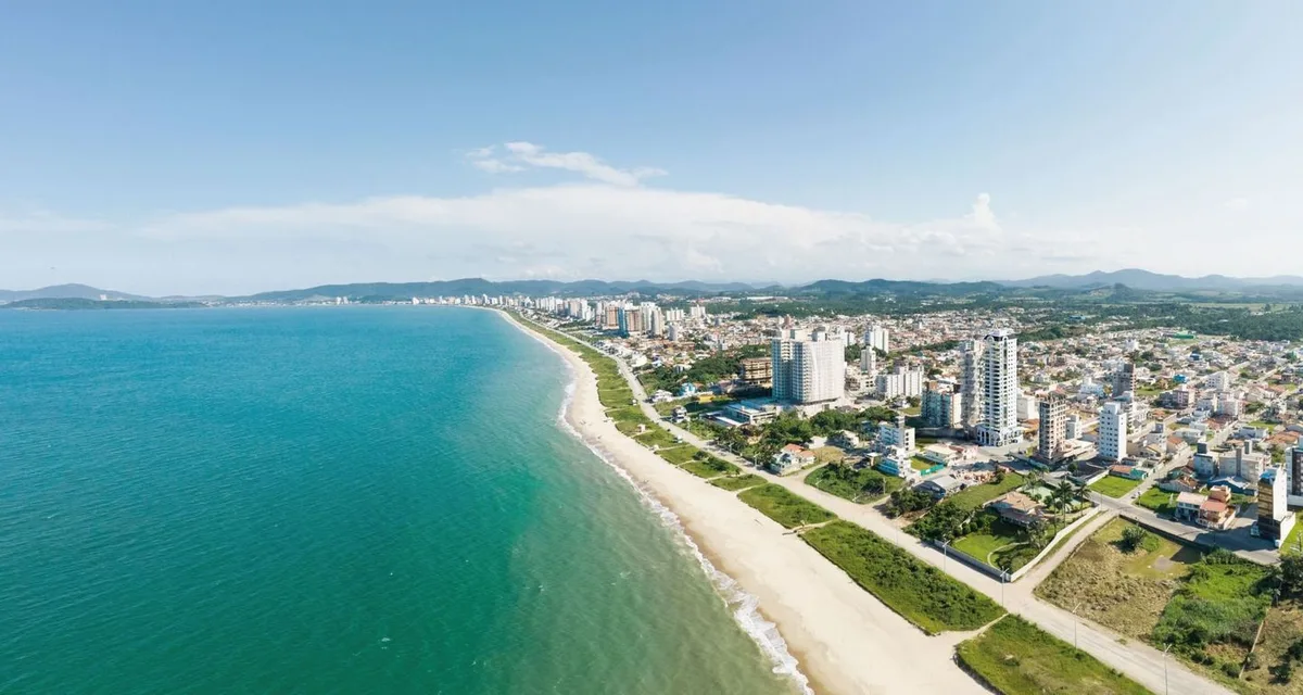 Apartamento 3 dorm. em Itacolomi, Balneário Piçarras/SC · destaque | Família Broker