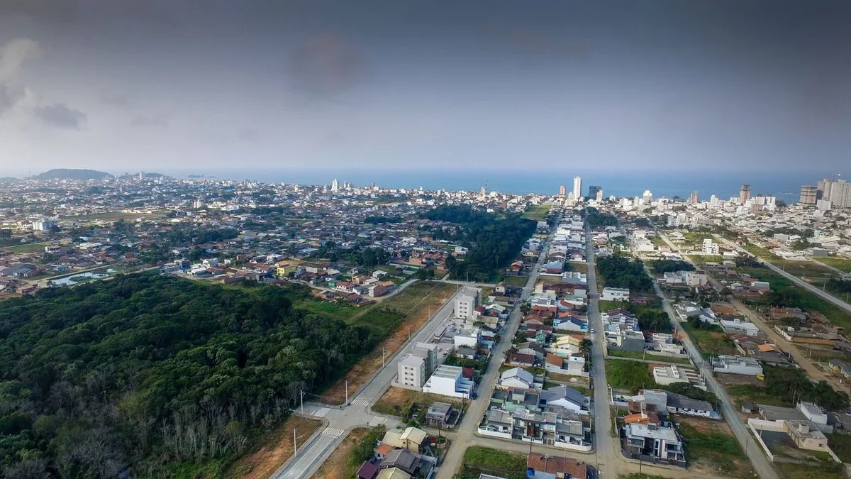 Apartamento 2 dorm. em Itacolomi, Balneário Piçarras/SC · destaque | Família Broker