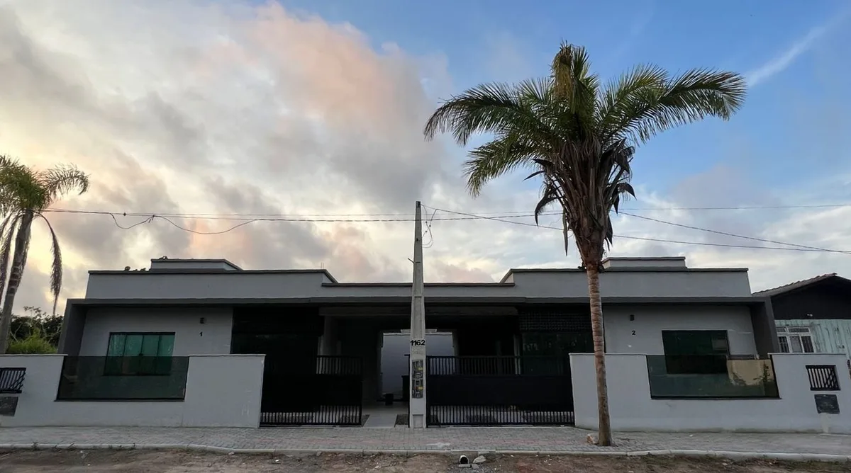Casa 2 dorm. em Itacolomi, Balneário Piçarras/SC · destaque | Família Broker