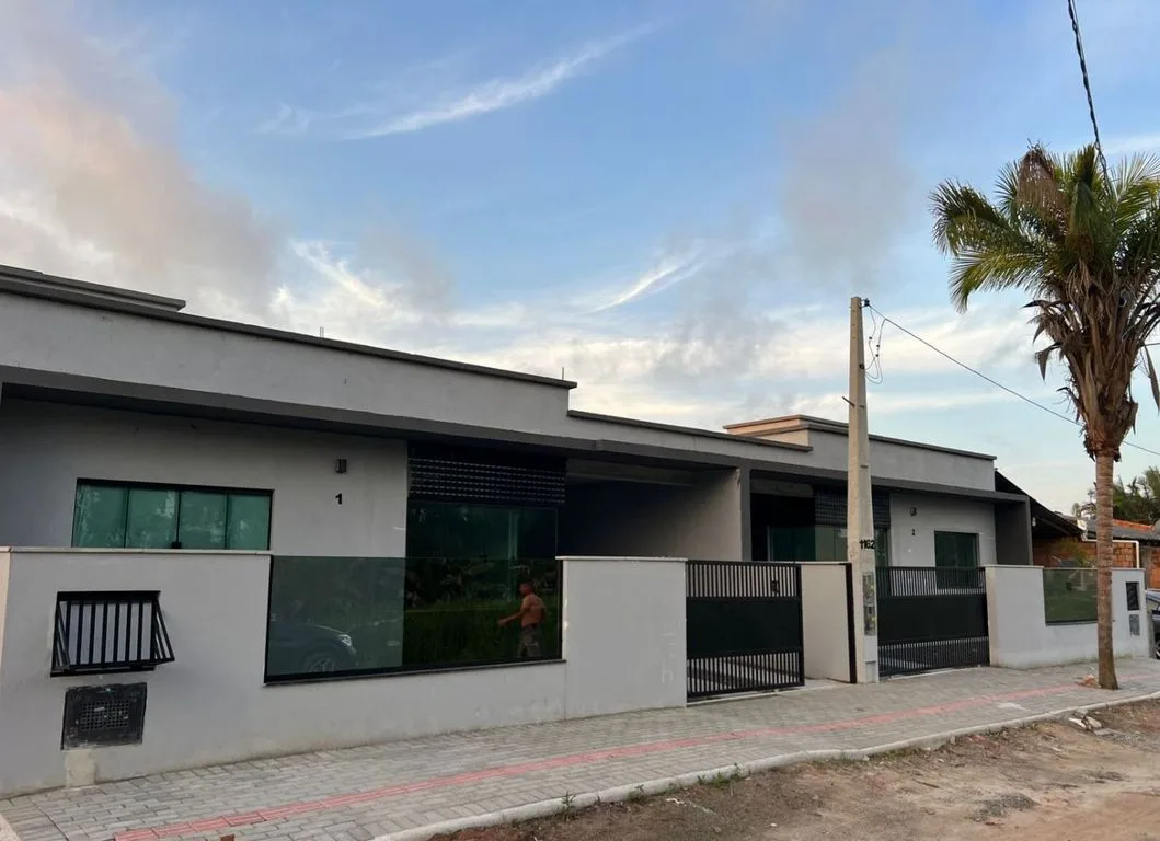 Casa 2 dorm. em Itacolomi, Balneário Piçarras/SC · foto 4 | Família Broker