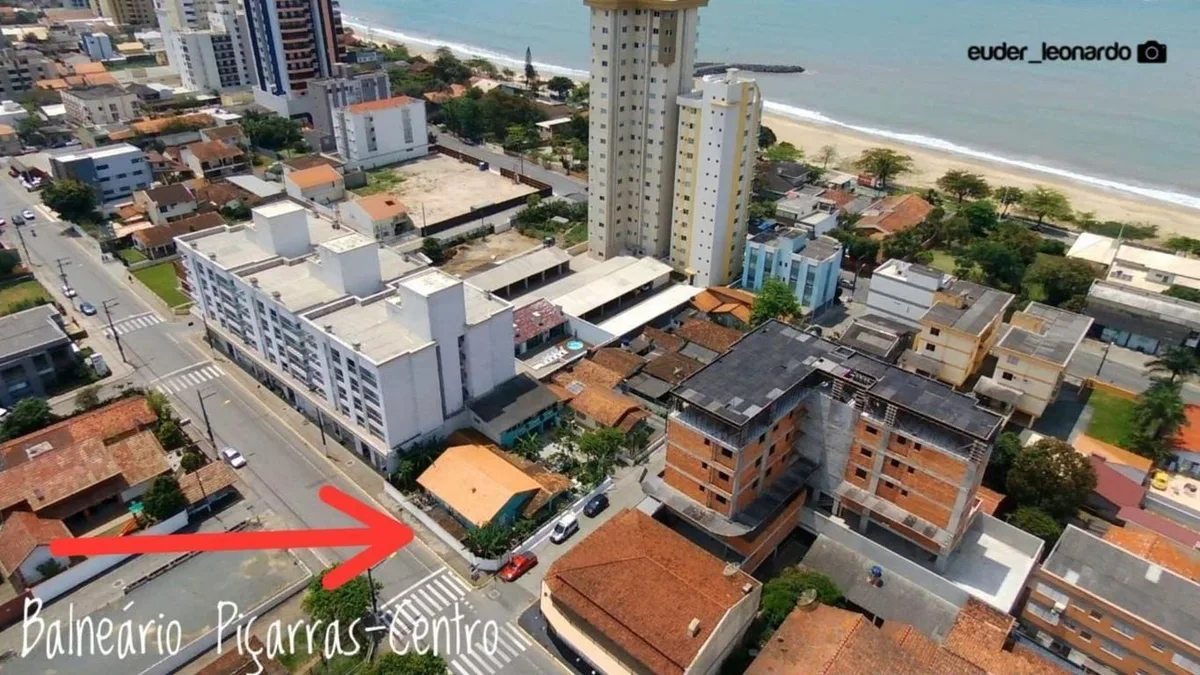 Casa 7 dorm. em Centro, Balneário Piçarras/SC · destaque | Família Broker