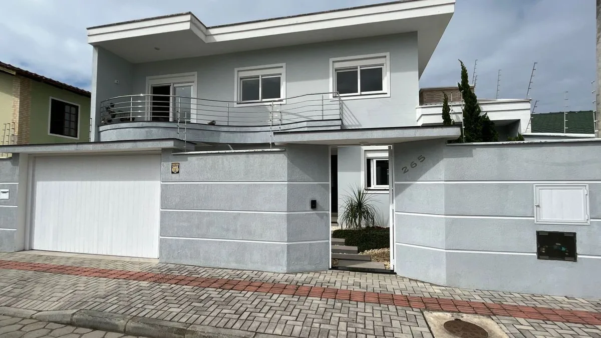 Casa 4 dorm. em Centro, Balneário Piçarras/SC · destaque | Família Broker