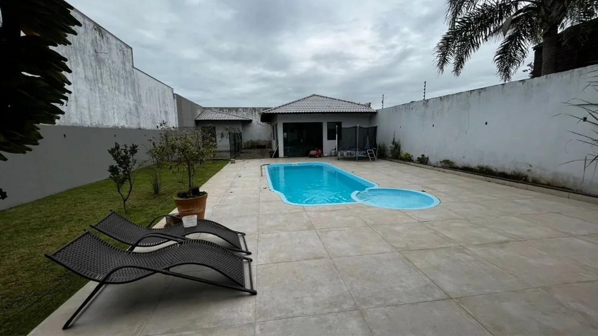 Casa 5 dorm. em Centro, Balneário Piçarras/SC · foto 4 | Família Broker