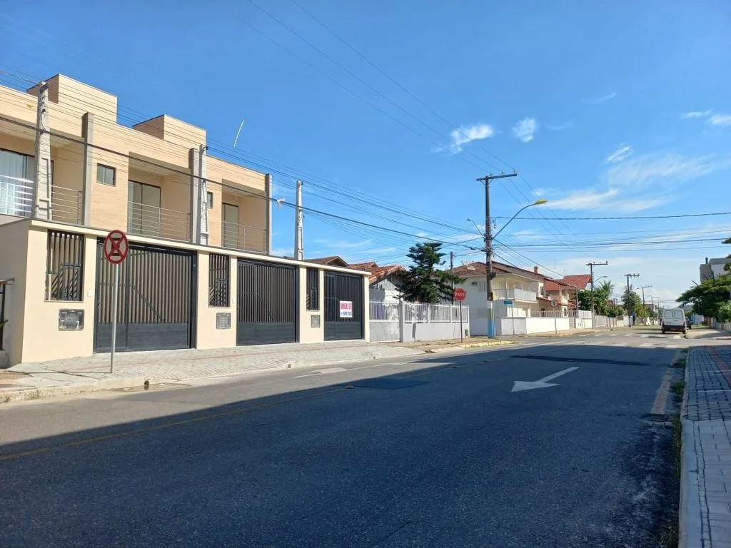 Casa 2 dorm. em Centro, Balneário Piçarras/SC · destaque | Família Broker