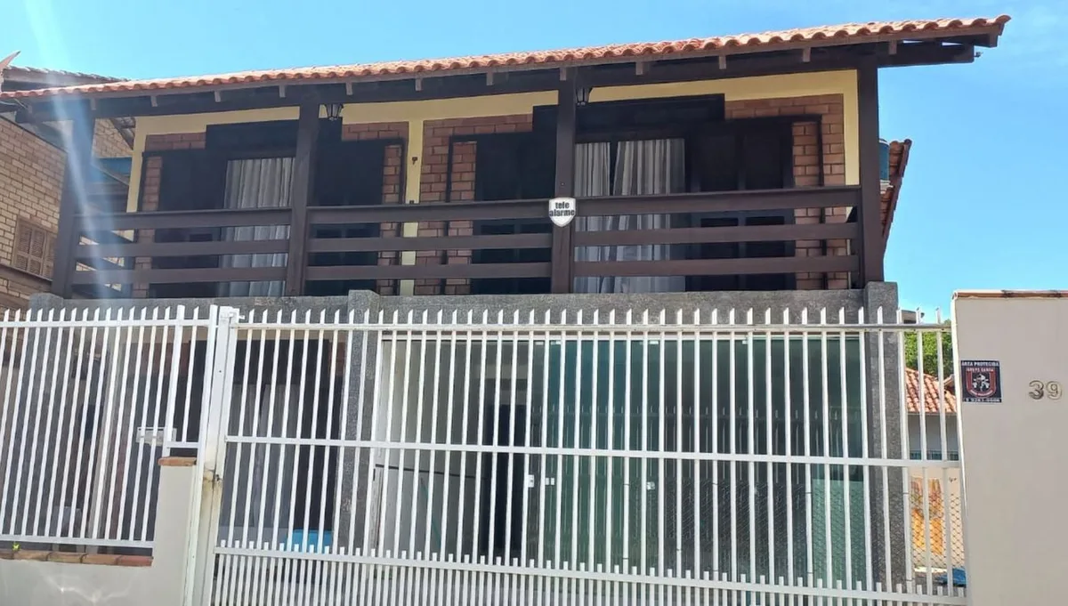 Casa 2 dorm. em Centro, Balneário Piçarras/SC · destaque | Família Broker